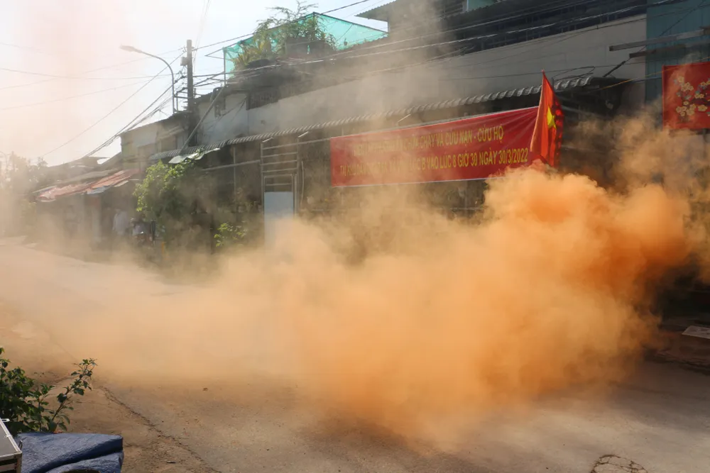 Hơn 860 người tham gia diễn tập chữa cháy ở khu dân cư huyện Bình Chánh ảnh 1