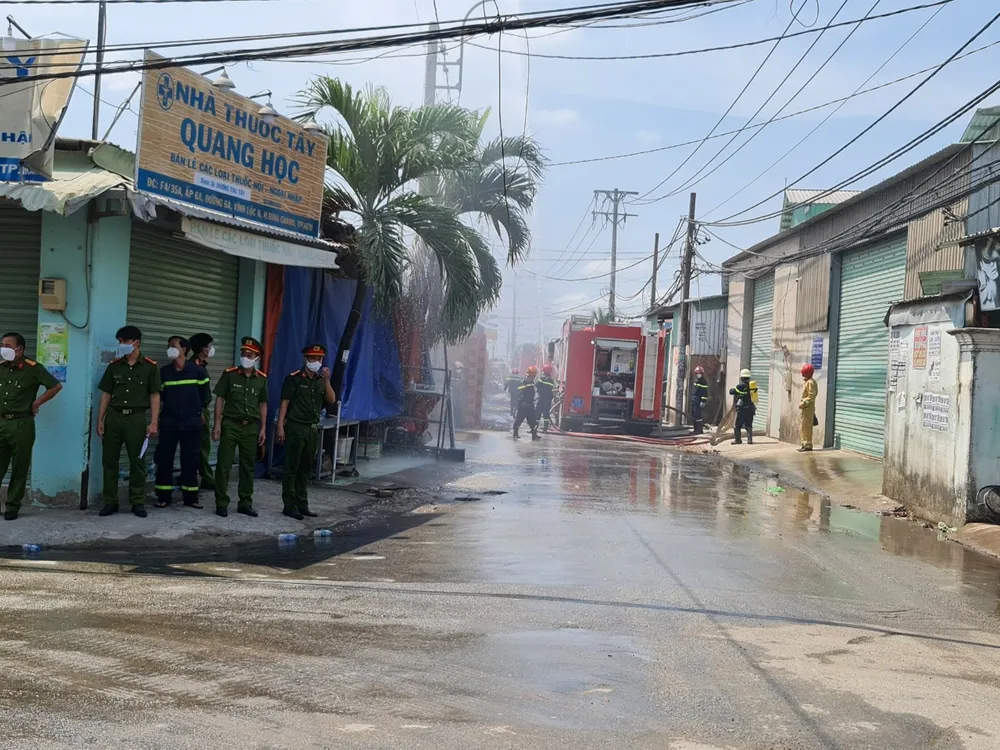 Hơn 860 người tham gia diễn tập chữa cháy ở khu dân cư huyện Bình Chánh ảnh 12