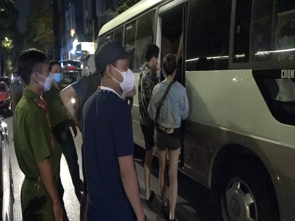 Gần 100 “dân chơi” dương tính ma túy ở quán bar vũ trường Ferso ảnh 3