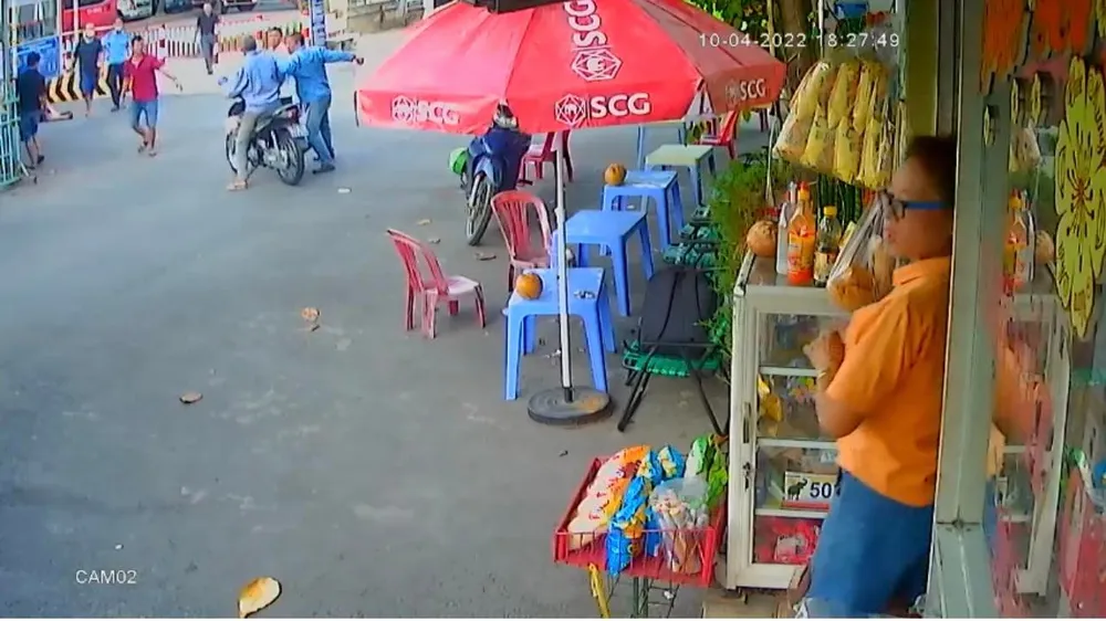 Sau mâu thuẫn, người đàn ông đâm chết người ở bến xe Ngã Tư Ga  ảnh 1