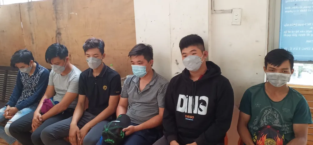 Giả hình sự, chặn xe đôi nam nữ kiểm tra hành chính lúc nửa đêm ảnh 1