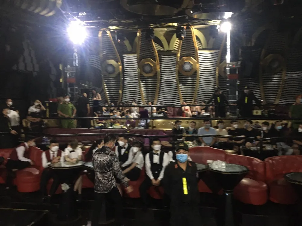  Lại phát hiện hàng chục khách dương tính ma túy ở quán bar vũ trường Ferso ảnh 1