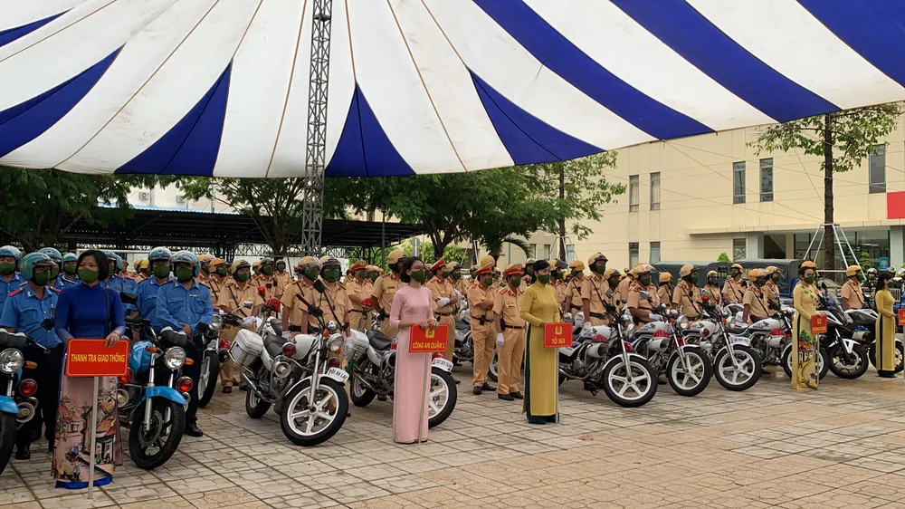 Công an TPHCM ra quân đảm bảo giao thông dịp nghỉ lễ và SEA Games 31 ảnh 3