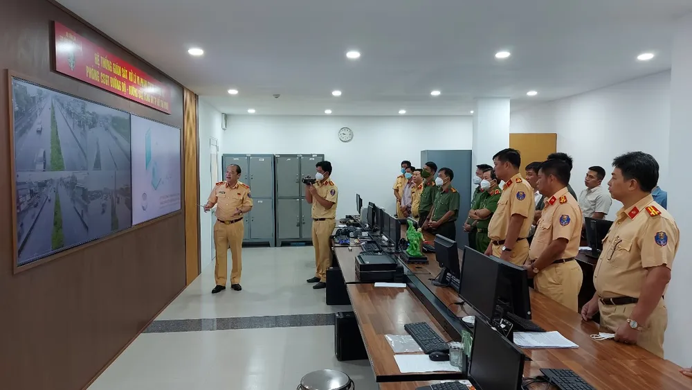 Camera giám sát xử lý vi phạm giao thông trên tuyến Quốc lộ 1A được đưa vào hoạt động ảnh 1