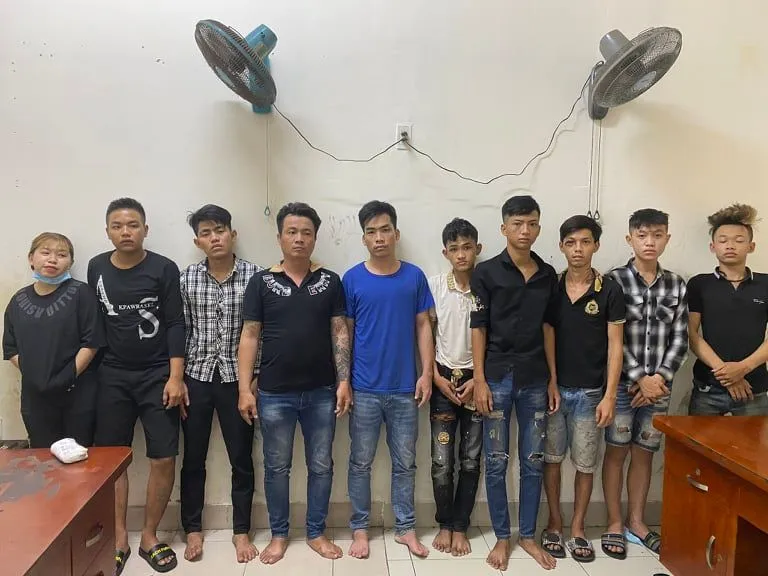 Bắt nhóm thanh niên cầm ba chĩa đâm người rồi cướp xe ảnh 1