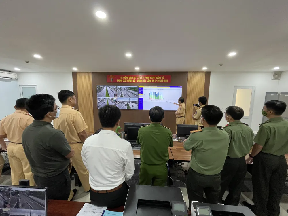 Camera giám sát xử lý vi phạm giao thông trên tuyến Quốc lộ 1A được đưa vào hoạt động ảnh 3