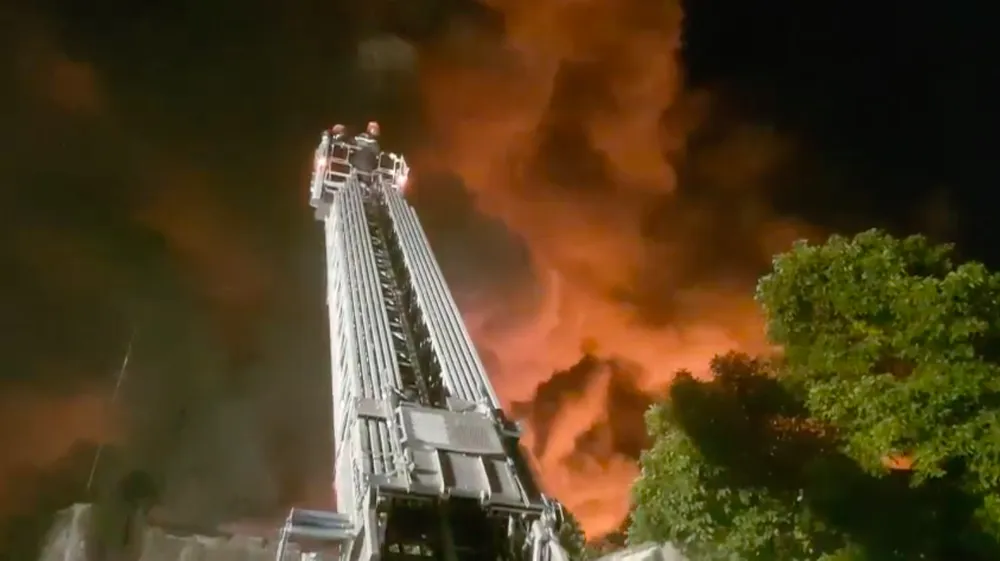 Điều tra vụ cháy kho hàng cạnh ký túc xá Đại học Sư phạm TPHCM  ảnh 3