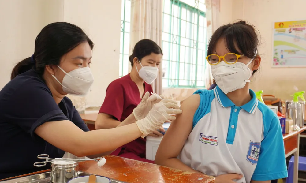 TPHCM: Ngày đầu triển khai tiêm vaccine Covid-19 cho học sinh tiểu học ảnh 6