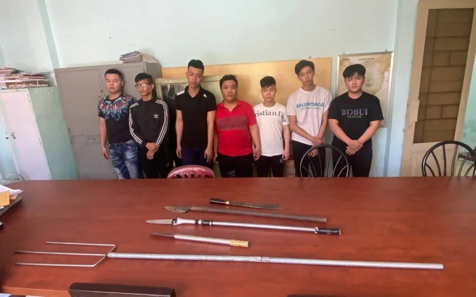 Ngăn chặn 2 nhóm thanh thiếu niên mang hung khí hẹn nhau "nói chuyện" ảnh 1