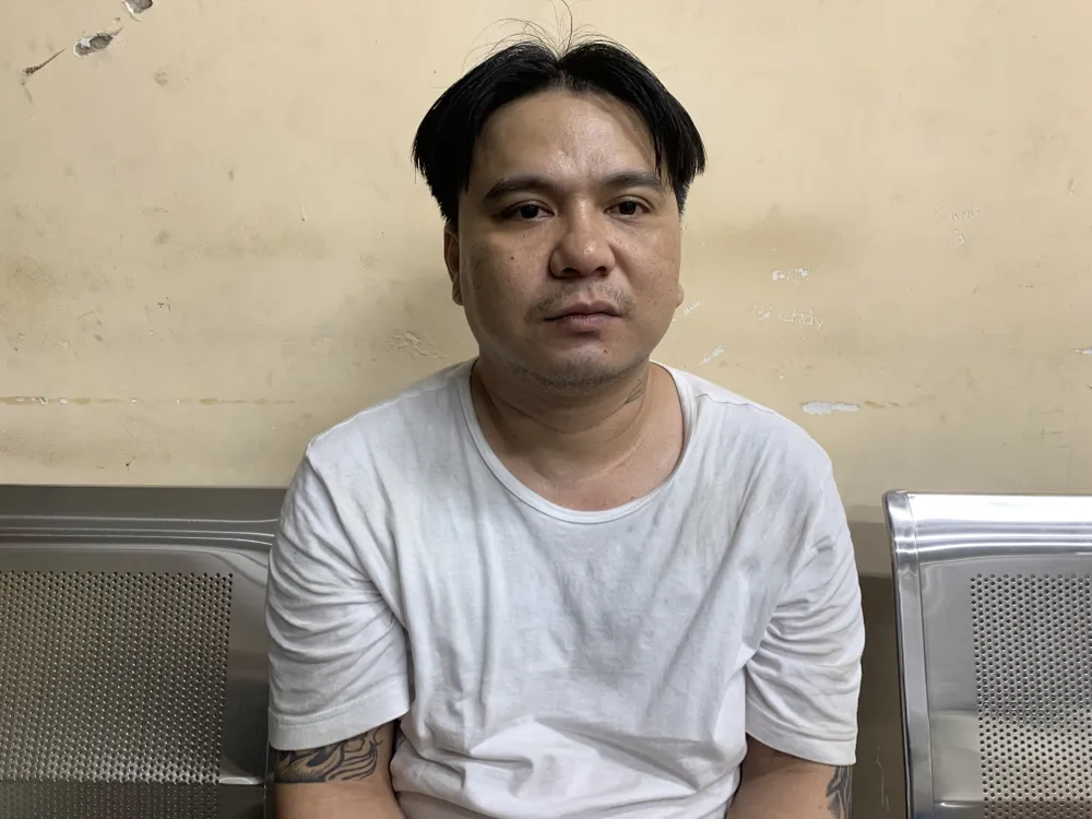 Đưa điện thoại cho tài xế xem đường, du khách nước ngoài bị cướp trắng trợn ảnh 1