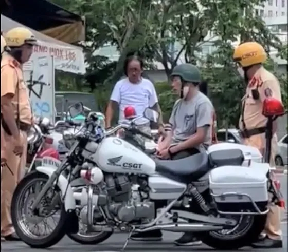 PC08 lên tiếng vụ CSGT xô xát với người tham gia giao thông giữa giao lộ ảnh 3