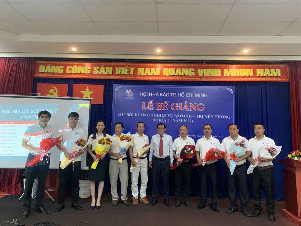 Gần 100 phóng viên, nhân viên hoàn thành lớp bồi dưỡng nghiệp vụ báo chí truyền thông ảnh 1
