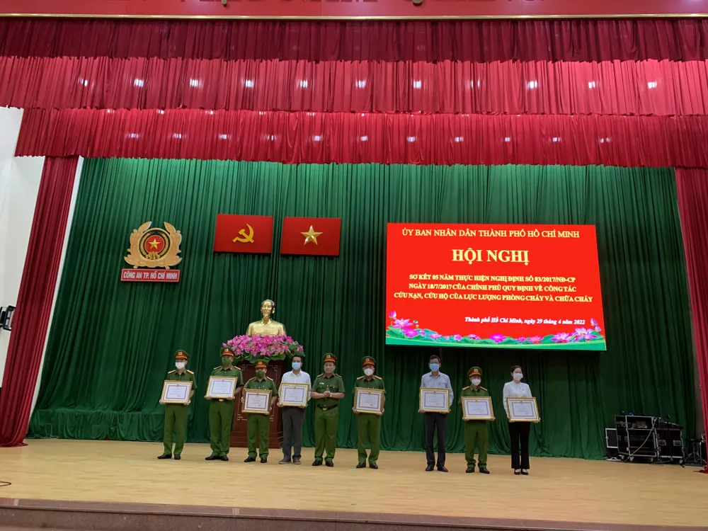 Công an TPHCM sơ kết 5 năm về công tác cứu nạn cứu hộ ảnh 5