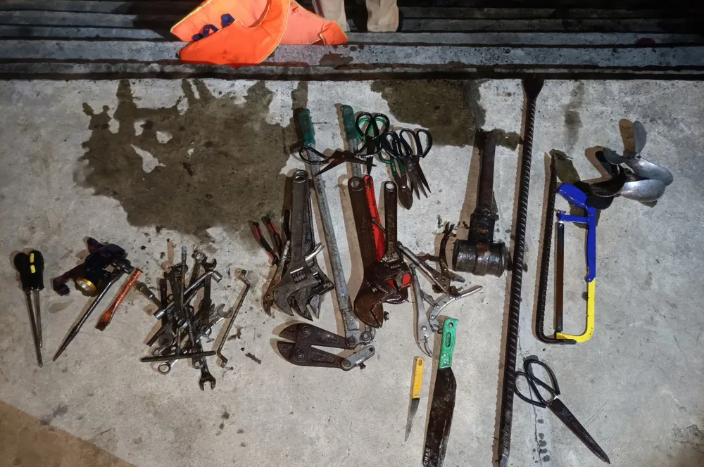 Bắt đối tượng trộm gần 800 lít dầu trên tàu hàng ở TPHCM ảnh 2