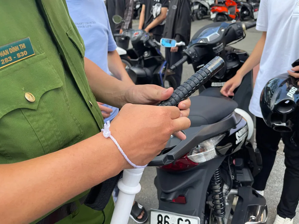 Tạm giữ 50 “xế độ” của nhóm thanh thiếu niên ảnh 7