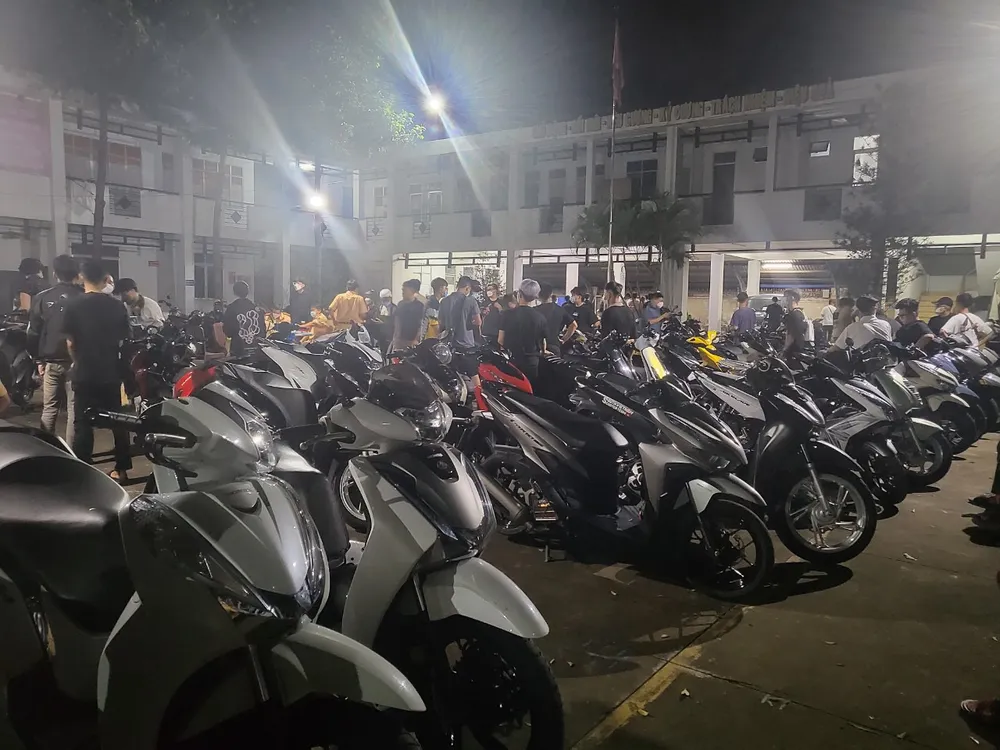 Tạm giữ 50 “xế độ” của nhóm thanh thiếu niên ảnh 1