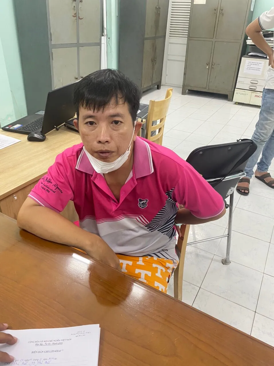 Bắt đối tượng cướp nhiều tiệm vàng ở TPHCM ảnh 2