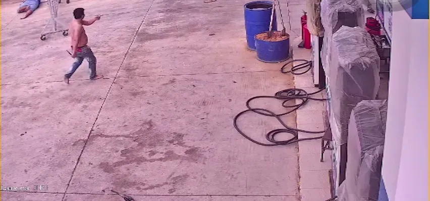 Đưa kẻ đâm nhân viên cây xăng bằng kéo đi giám định tâm thần ảnh 1