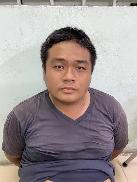 Trinh sát hình sự truy đuổi, nổ súng bắt kẻ cướp giật tài sản chạy ngược chiều ảnh 1