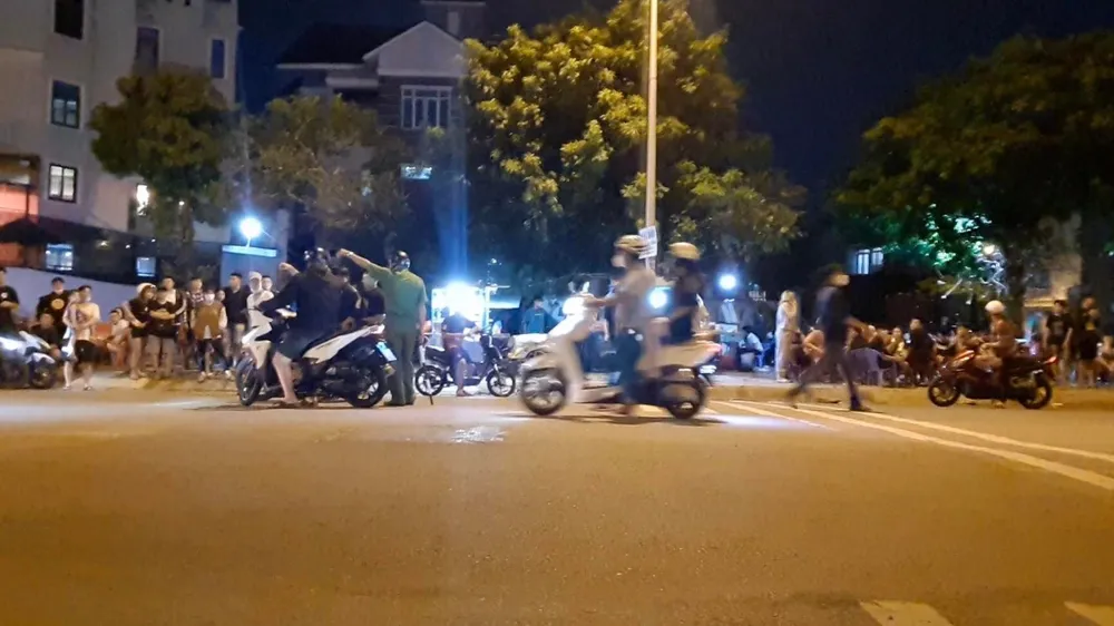 Nhóm “quái xế” tụ tập đua xe ở quận 12 ảnh 2