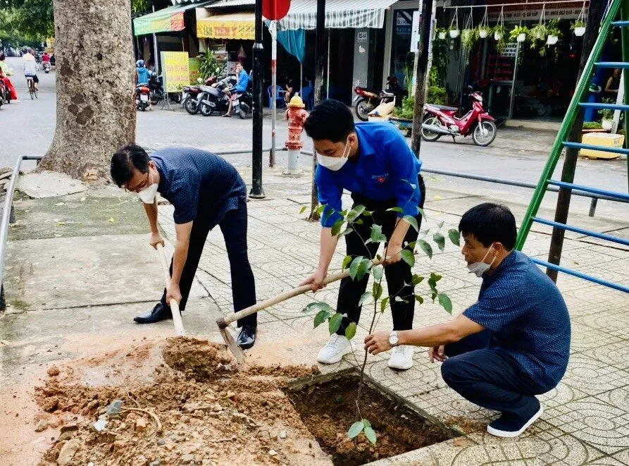 Các quận, huyện phát động “Tết trồng cây đời đời nhớ ơn Bác Hồ” ảnh 11