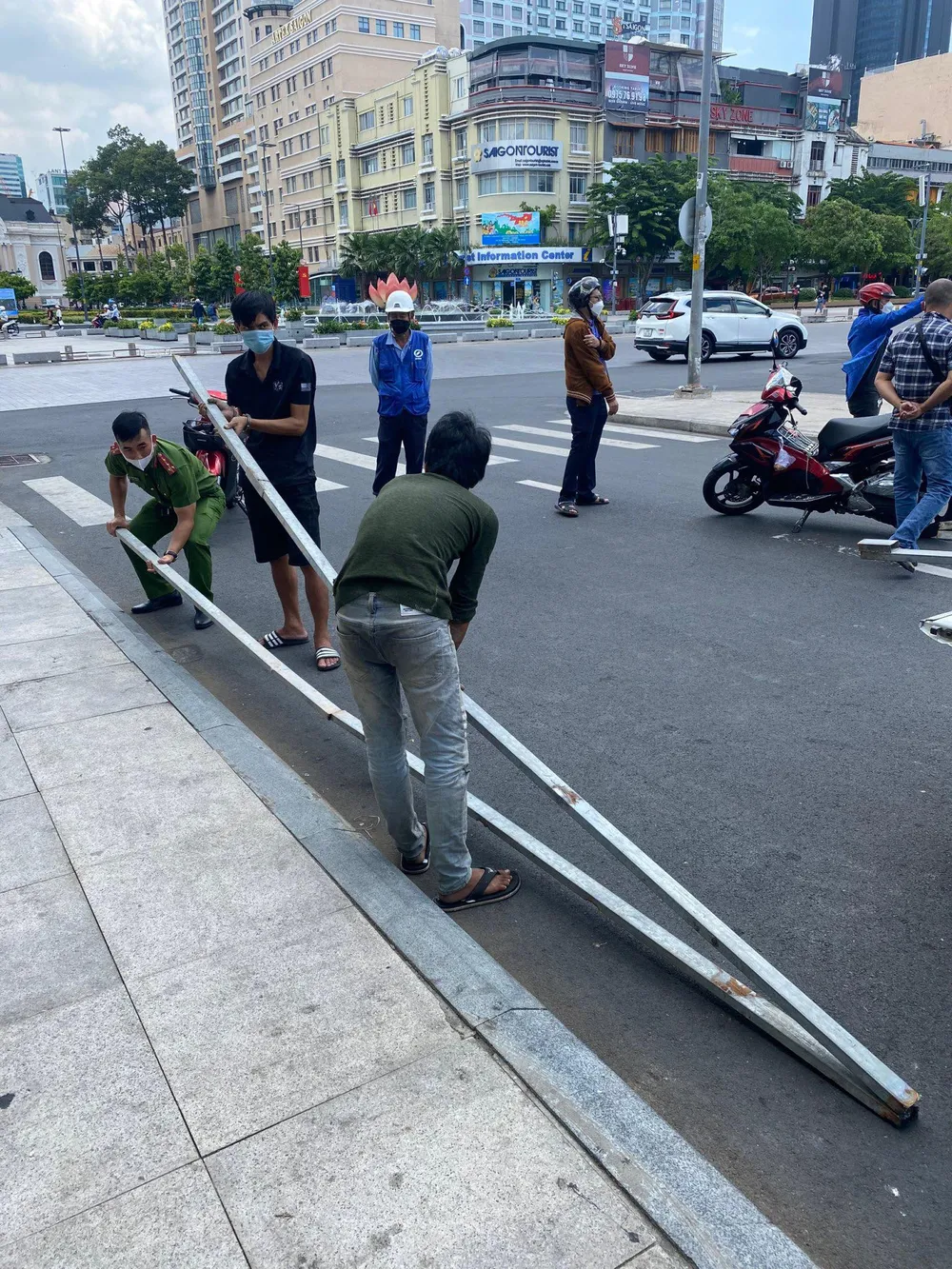 Bắt 2 đối tượng trộm cắp tại công trường xây dựng tuyến metro ảnh 1