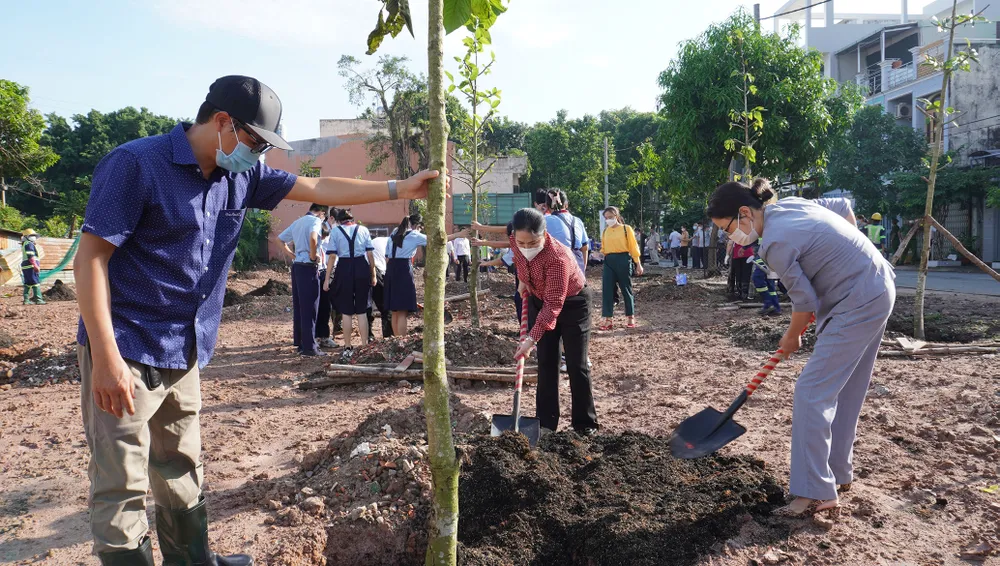 Các quận, huyện phát động “Tết trồng cây đời đời nhớ ơn Bác Hồ” ảnh 6