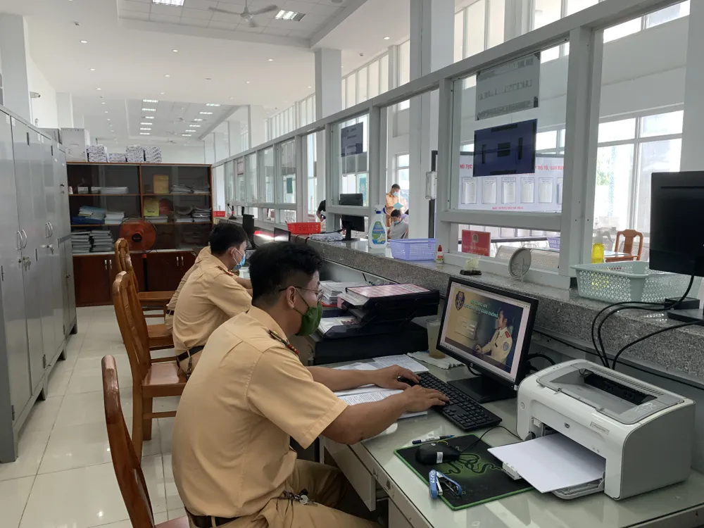 TPHCM: Người dân thuận tiện hơn khi được đăng ký, cấp biển số xe ở huyện, xã, thị trấn ảnh 4