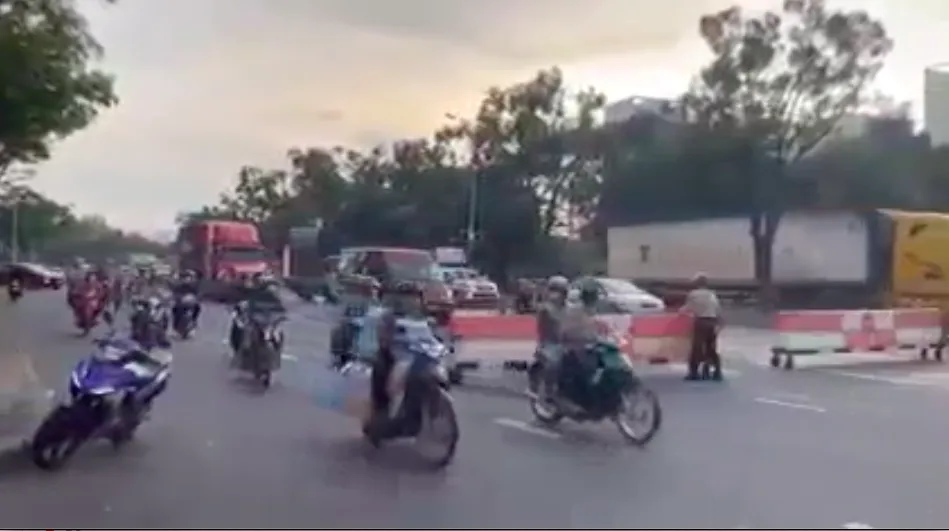 Bảo vệ khu đô thị Phú Mỹ Hưng dùng barie chặn bắt cướp ảnh 1