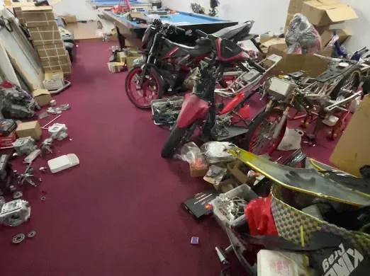 Công an TPHCM đột kích nhiều lò “độ” xe cho “quái xế” ảnh 1