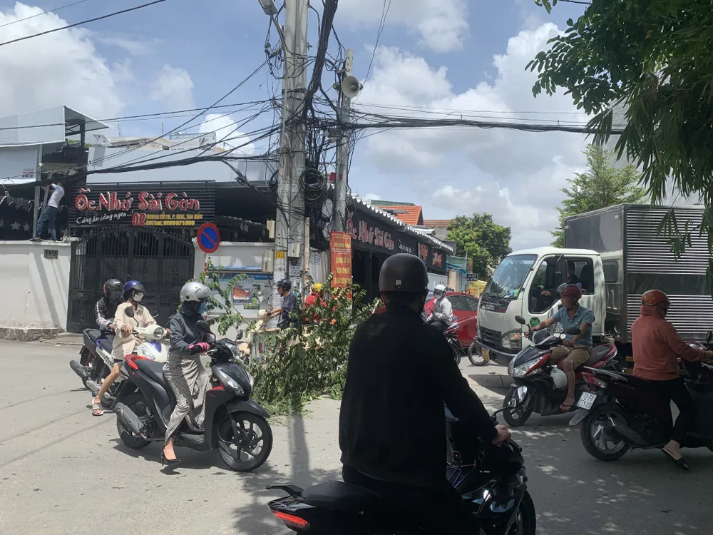 “Hố tử thần” xuất hiện giữa giao lộ tại TP Thủ Đức ảnh 10