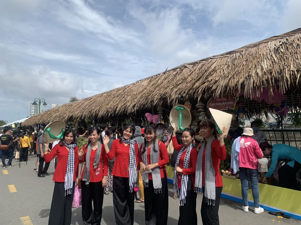 Khai mạc Tuần lễ trái cây “trên bến dưới thuyền” ở quận 8 ảnh 7