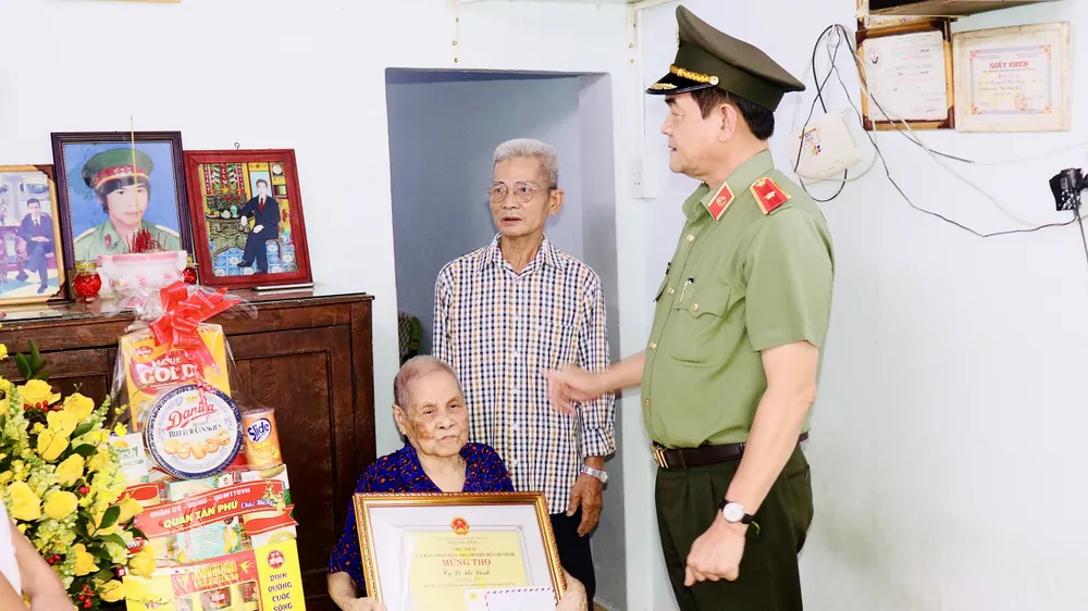 TPHCM: Thăm, chúc thọ người cao tuổi tiêu biểu  ảnh 4