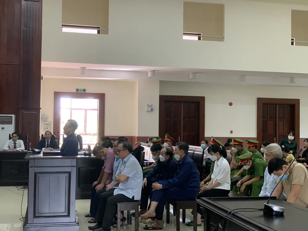 Bị cáo Tất Thành Cang bật khóc khi nói lời sau cùng ảnh 2