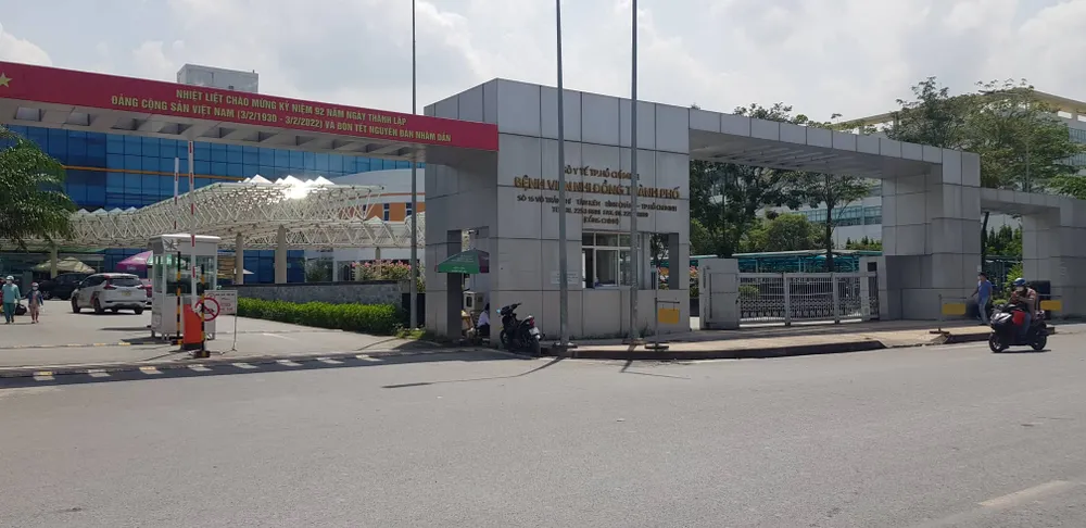 Nghi án bé trai 2 tháng tuổi bị ném từ tầng 5 Bệnh viện Nhi đồng Thành phố ảnh 1