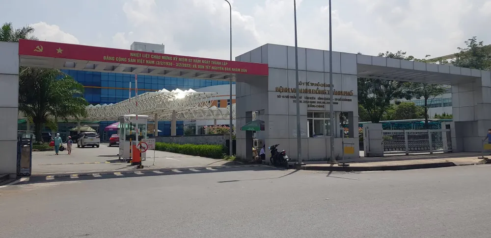 Bệnh viện Nhi Đồng Thành phố thông tin vụ mẹ ném con 2 tháng tuổi từ tầng 5 ảnh 1