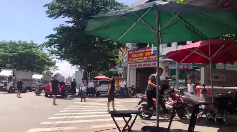 Nguyên nhân bất ngờ vụ xịt hơi cay, chém người ở TP Thủ Đức  ảnh 2