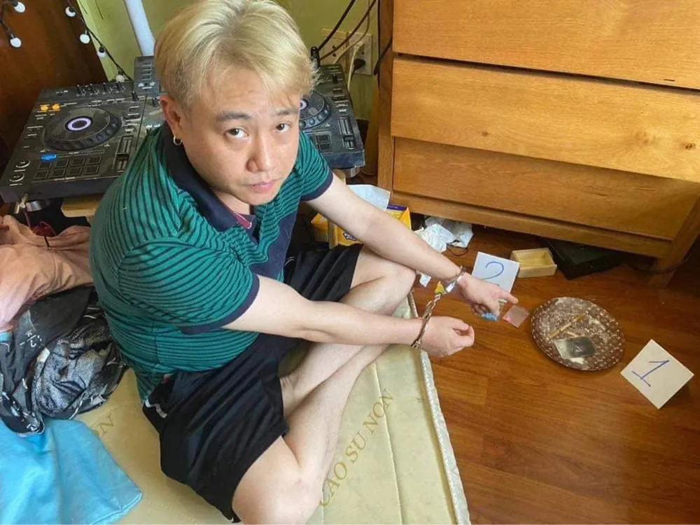 Diễn viên hài Hữu Tín bị khởi tố 2 tội danh ảnh 1