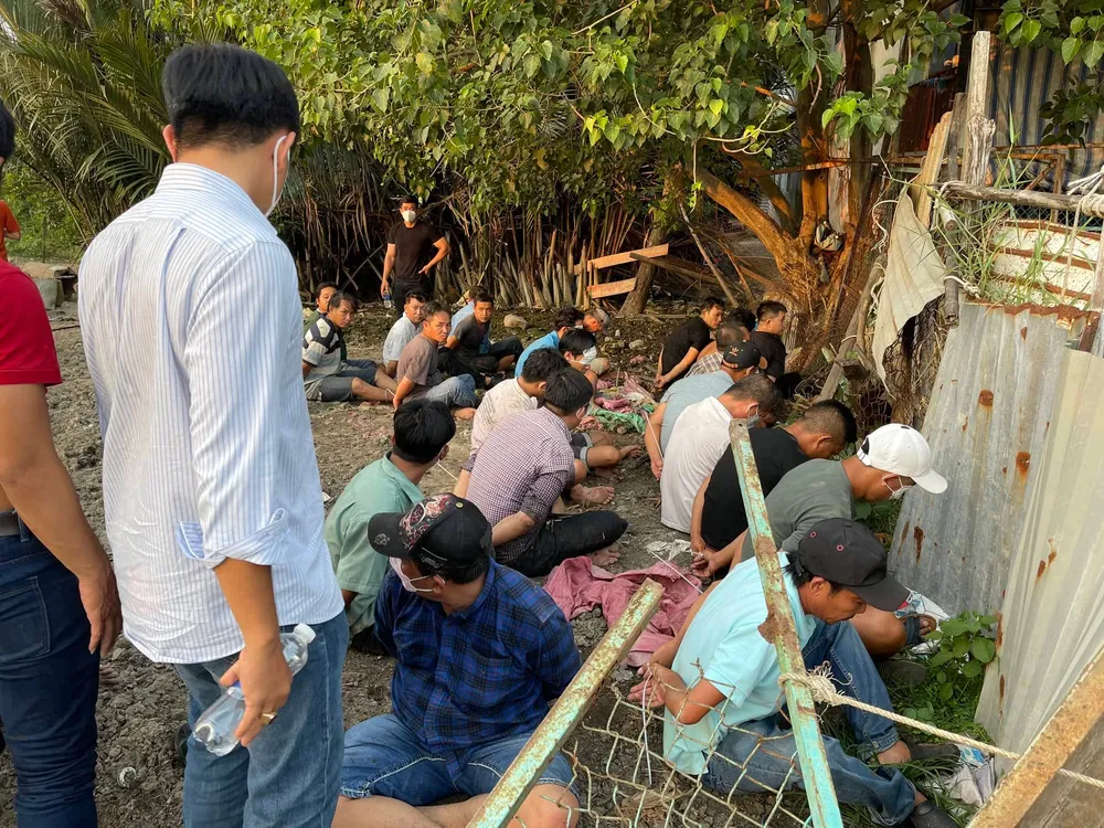 Phá sòng bạc ở quận Bình Tân, tạm giữ 45 con bạc ảnh 1