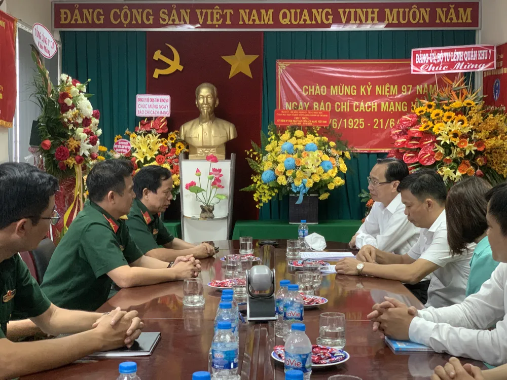 Lãnh đạo TPHCM thăm, chúc mừng các cơ quan báo chí ảnh 4