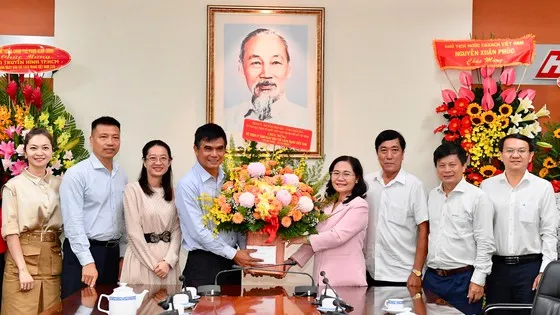 Lãnh đạo TPHCM thăm, chúc mừng các cơ quan báo chí ảnh 1