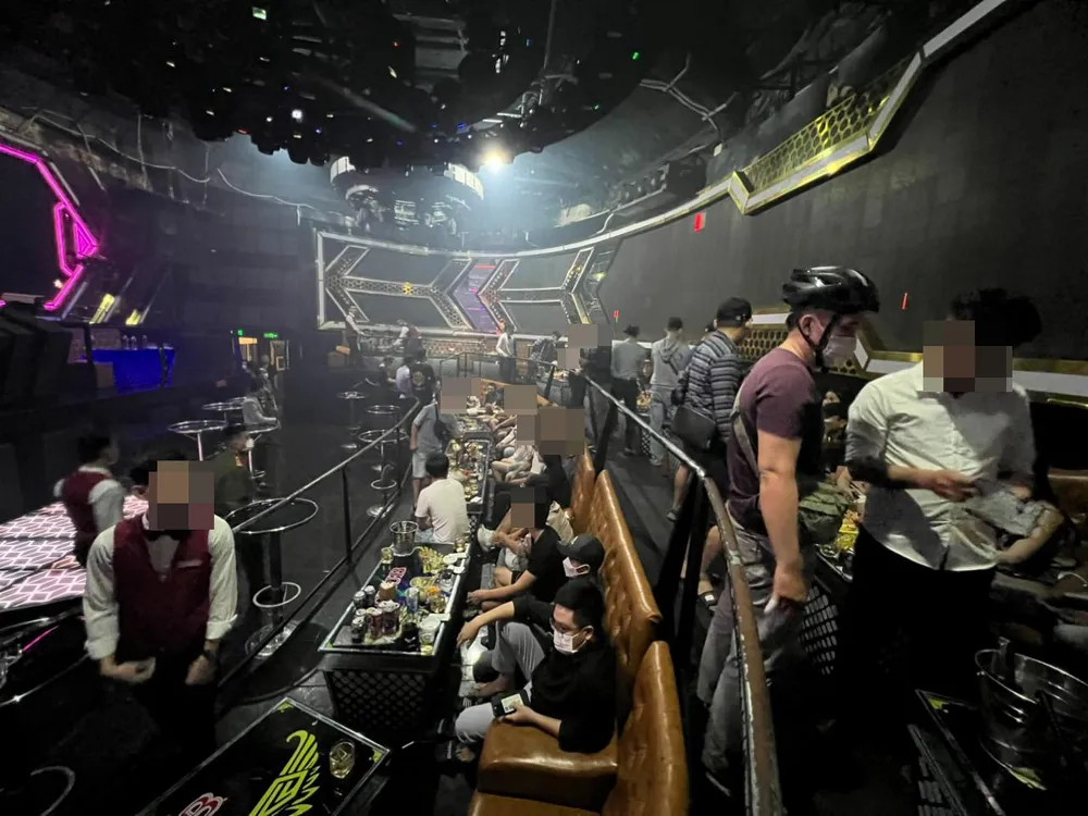 Đột kích Bar Club 68 phát hiện 32 “dân chơi” dương tính chất ma túy ảnh 4