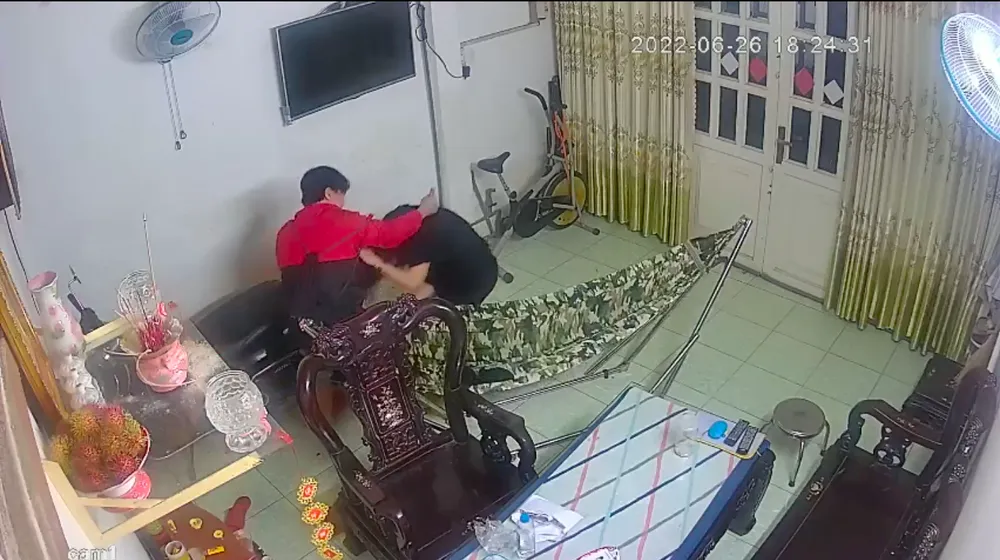 Kẻ dùng súng giả khống chế người phụ nữ để cướp vàng khai gì? ảnh 3