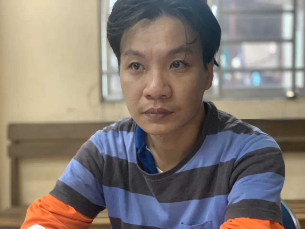 Kẻ dùng súng giả khống chế người phụ nữ để cướp vàng khai gì? ảnh 1