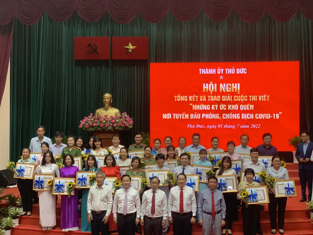 Trao giải cuộc thi viết “Những ký ức khó quên nơi tuyến đầu phòng chống dịch Covid-19” ảnh 2