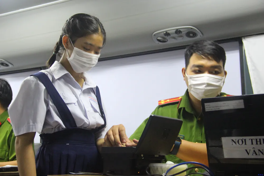 Công an TPHCM chỉ đạo về việc cấp CCCD gắn chip ảnh 2