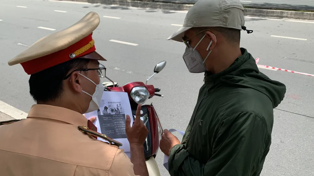 CSGT TPHCM tước gần 20.000 GPLX trong 3 tháng cao điểm ảnh 1