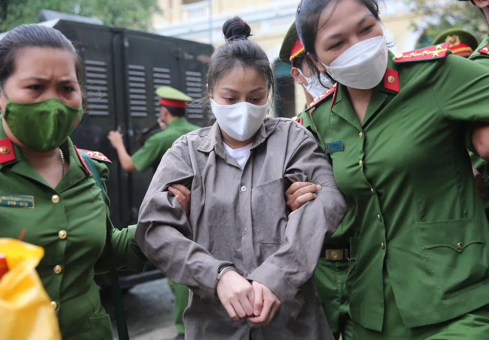 Vụ bé gái 8 tuổi tử vong ở TPHCM: Hội đồng xét xử quyết định hoãn phiên tòa ảnh 4