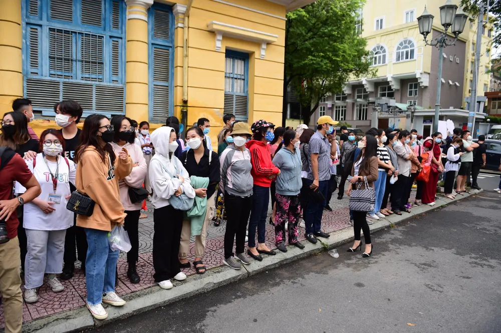 Vụ bé gái 8 tuổi tử vong ở TPHCM: Hội đồng xét xử quyết định hoãn phiên tòa ảnh 14