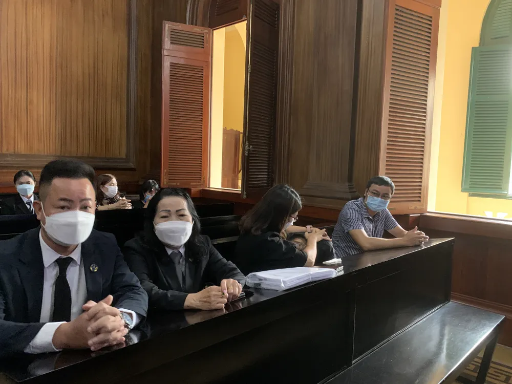 Vụ bé gái 8 tuổi tử vong ở TPHCM: Hội đồng xét xử quyết định hoãn phiên tòa ảnh 15